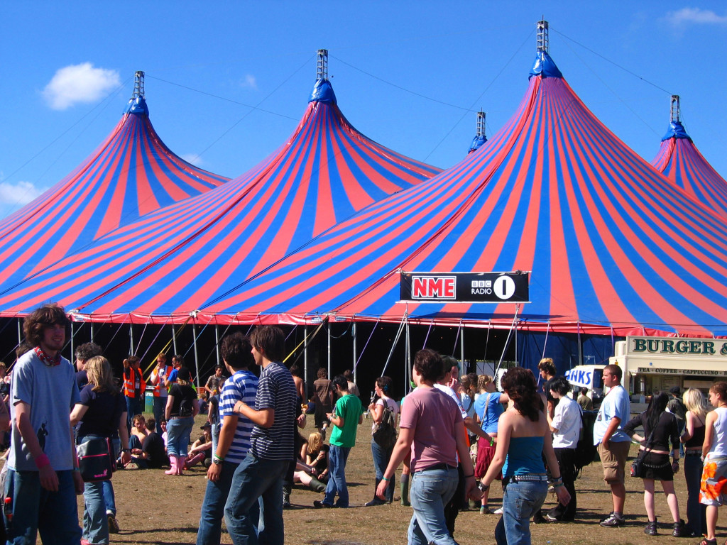 Reading_festival_radio_1_tent_2005